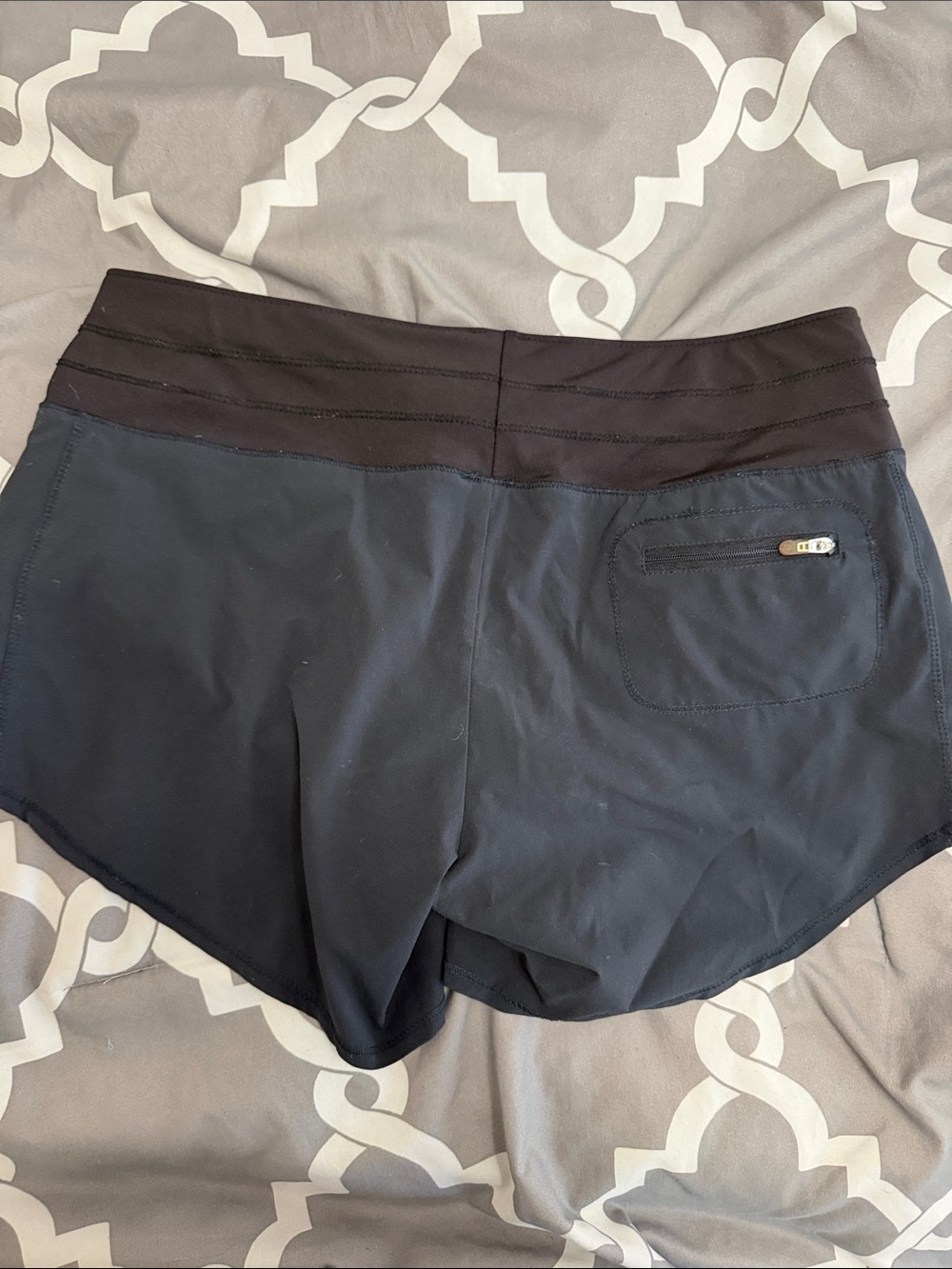 Women’s Oiselle Roga Black Athletic Running Shorts with Wide Waistband Size 4 - Picture 2 of 2
